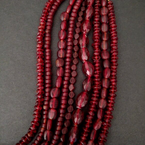 Vintage multi strand layered various red glass beaded necklace - Picture 11 of 16